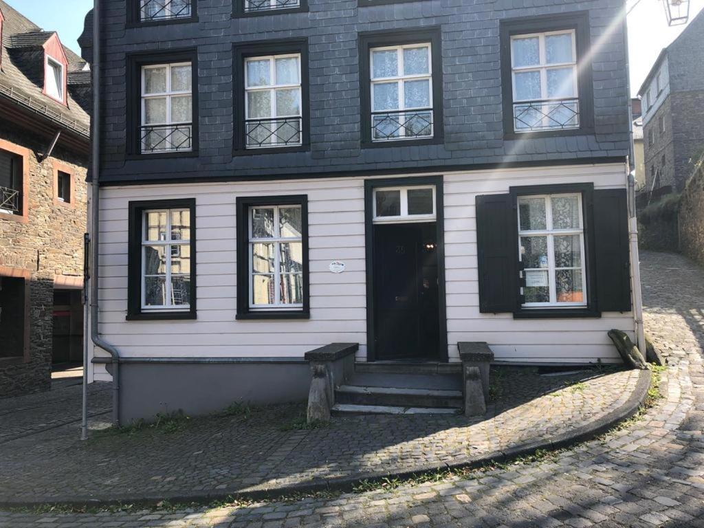Apartamento Boutique Fachwerkhaus Thirty Five Monschau Exterior foto
